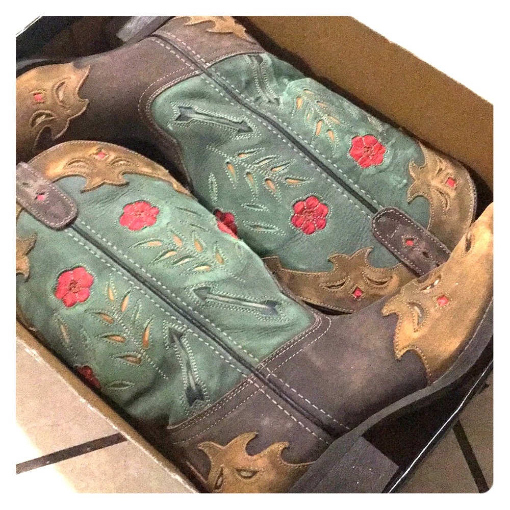 Cute new Laredo cowgirl boots!